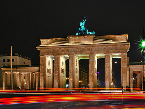 Fotos Brandenburger Tor mit Straßenverkehr