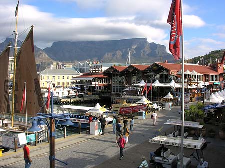 Auf den Stegen der Waterfront Foto 